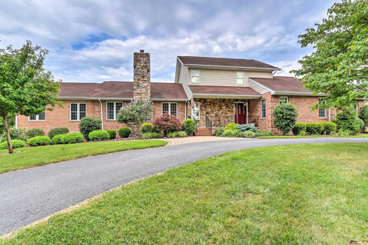 Charles Town Home With Private Pool And Hot Tub Exterior photo